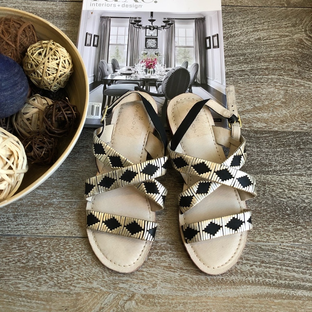 Caslon Finn Leather Sandal In Gold And Black - Picture 7 of 7